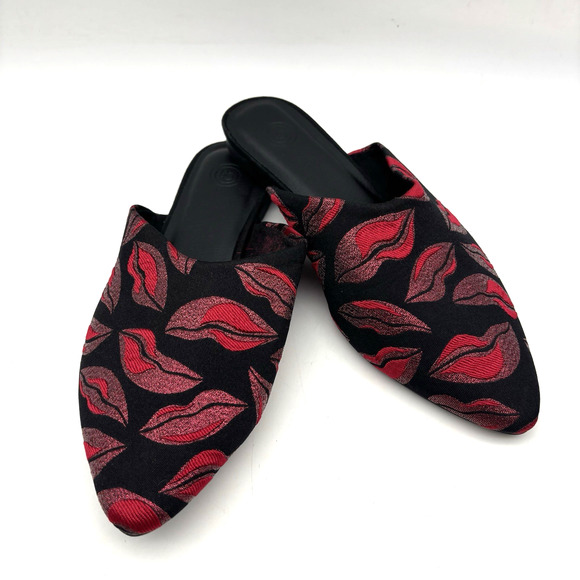 NEW Urban Outfitters Metallic Kiss Lip Print Embroidered Open Back Flats Size 6M - Picture 4 of 16